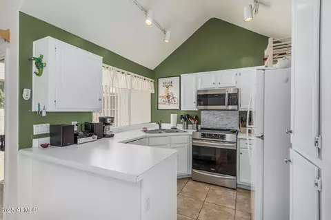 Kitchen - 1633 E Lakeside Dr #166, Gilbert, AZ 85234 photo 2 of 4