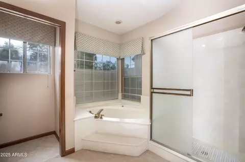 Bath - 1129 E Knight Ln, Tempe, AZ 85284 photo 2 of 5