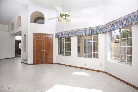 Living - 1129 E Knight Ln, Tempe, AZ 85284 photo 2 of 6