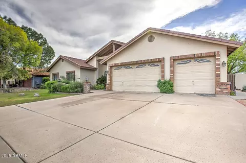 Exterior - 1129 E Knight Ln, Tempe, AZ 85284 photo 6 of 6