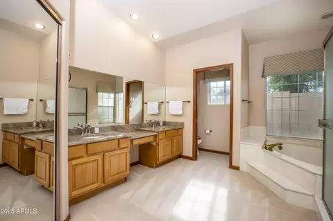 Bath - 1129 E Knight Ln, Tempe, AZ 85284 photo 1 of 5