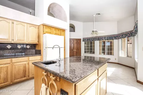 Kitchen - 1129 E Knight Ln, Tempe, AZ 85284 photo 4 of 4