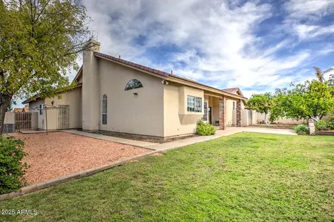 Exterior - 1129 E Knight Ln, Tempe, AZ 85284 photo 2 of 6