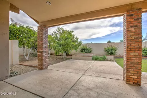 Exterior - 1129 E Knight Ln, Tempe, AZ 85284 photo 3 of 6