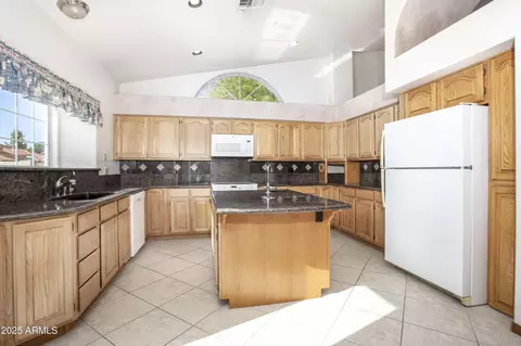 Kitchen - 1129 E Knight Ln, Tempe, AZ 85284 photo 1 of 4