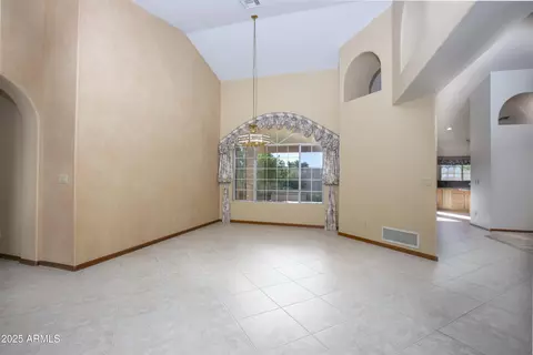 Living - 1129 E Knight Ln, Tempe, AZ 85284 photo 4 of 6