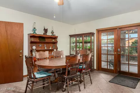Dining - 2546 W Augusta Ave, Phoenix, AZ 85051 photo 3 of 4