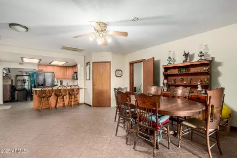 Dining - 2546 W Augusta Ave, Phoenix, AZ 85051 photo 4 of 4