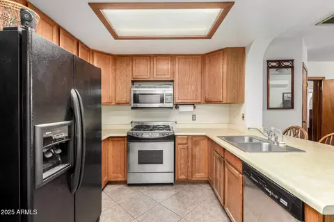Kitchen - 2546 W Augusta Ave, Phoenix, AZ 85051 photo 2 of 3