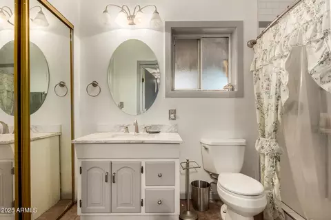 Bath - 2546 W Augusta Ave, Phoenix, AZ 85051 photo 1 of 2