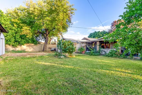 Exterior - 2546 W Augusta Ave, Phoenix, AZ 85051 photo 5 of 6