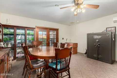 Dining - 2546 W Augusta Ave, Phoenix, AZ 85051 photo 2 of 4