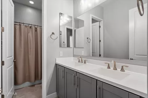 Bath - 10638 E Tesla Ave, Mesa, AZ 85212 photo 3 of 4