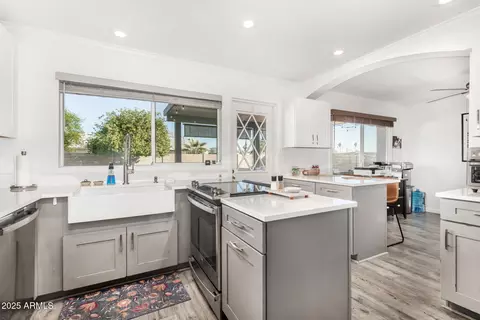 Kitchen - 13801 N 37th Ave, Phoenix, AZ 85053 photo 3 of 6