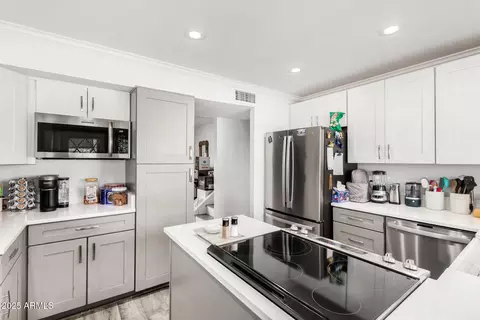 Kitchen - 13801 N 37th Ave, Phoenix, AZ 85053 photo 5 of 6