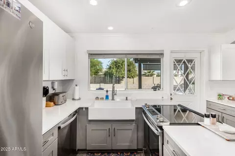 Kitchen - 13801 N 37th Ave, Phoenix, AZ 85053 photo 2 of 6