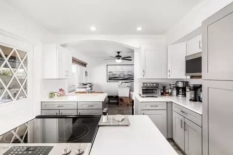 Kitchen - 13801 N 37th Ave, Phoenix, AZ 85053 photo 4 of 6
