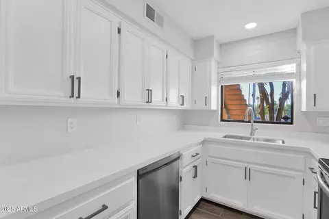 Kitchen - 4429 E Hubbell St #45, Phoenix, AZ 85008 photo 2 of 5