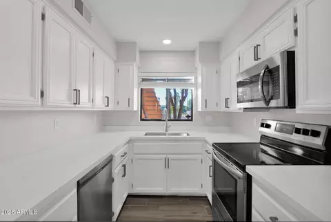 Kitchen - 4429 E Hubbell St #45, Phoenix, AZ 85008 photo 1 of 5