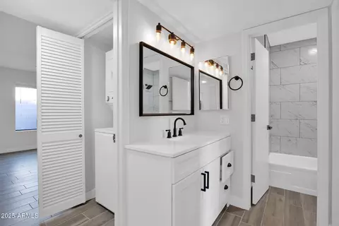 Bath - 4429 E Hubbell St #45, Phoenix, AZ 85008 photo 1 of 3