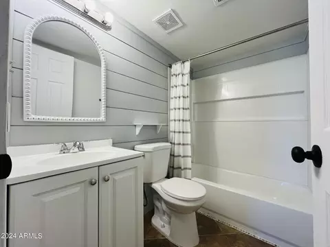 Bath - 5154 W Berkeley Rd, Phoenix, AZ 85035 photo 1 of 2
