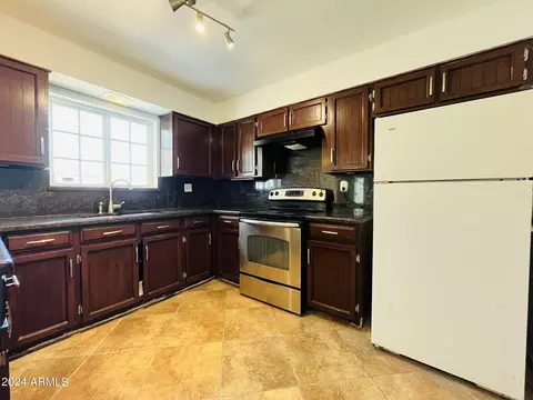 Kitchen - 5154 W Berkeley Rd, Phoenix, AZ 85035 photo 1 of 2