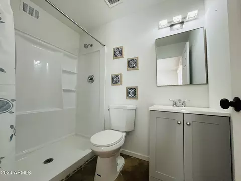 Bath - 5154 W Berkeley Rd, Phoenix, AZ 85035 photo 2 of 2