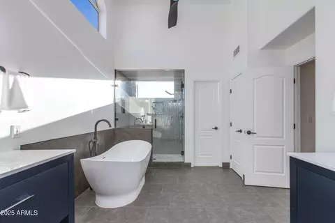 Bath - 1331 E Voltaire Ave, Phoenix, AZ 85022 photo 3 of 4