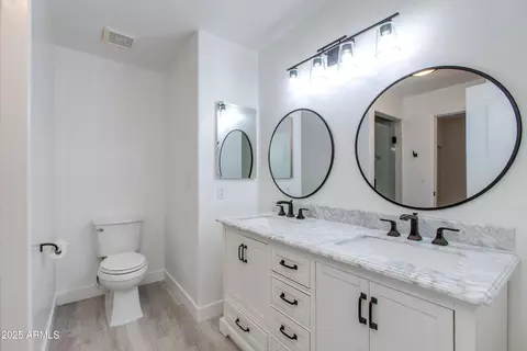 Bath - 1331 E Voltaire Ave, Phoenix, AZ 85022 photo 1 of 4