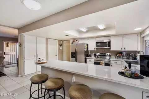 Kitchen - 4036 E Louise Dr, Phoenix, AZ 85032 photo 1 of 5