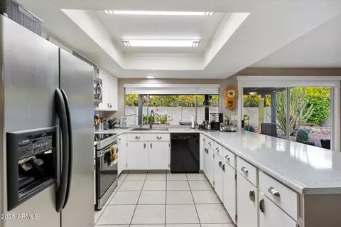Kitchen - 4036 E Louise Dr, Phoenix, AZ 85032 photo 3 of 5