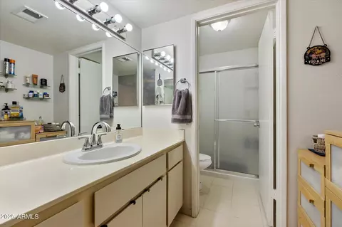 Bath - 4036 E Louise Dr, Phoenix, AZ 85032 photo 1 of 2