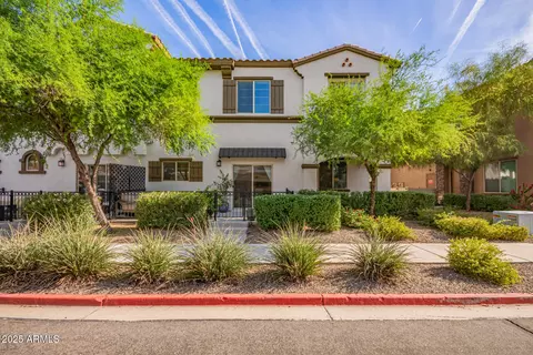 2736 S Cavalier Dr #102, Gilbert, AZ 85295