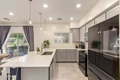 Kitchen - 2736 S Cavalier Dr #102, Gilbert, AZ 85295 photo 2 of 2