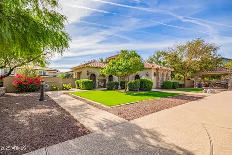 Exterior - 2736 S Cavalier Dr #102, Gilbert, AZ 85295 photo 4 of 7