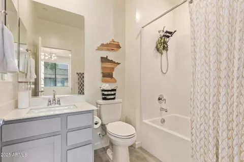 Bath - 2736 S Cavalier Dr #102, Gilbert, AZ 85295 photo 2 of 2