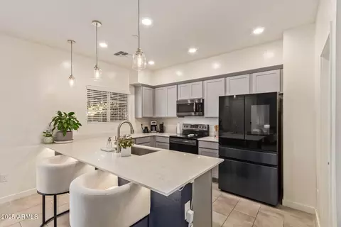 Kitchen - 2736 S Cavalier Dr #102, Gilbert, AZ 85295 photo 1 of 2