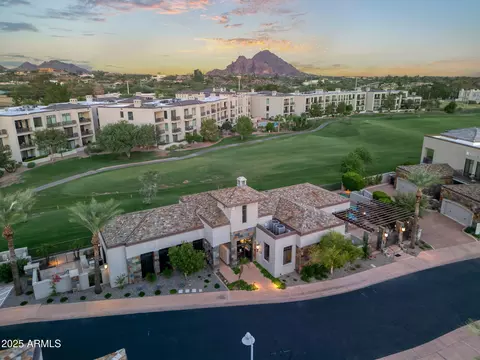 View/Area - 2 Biltmore Est #106, Phoenix, AZ 85016 photo 4 of 9
