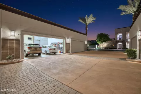 Exterior - 2 Biltmore Est #106, Phoenix, AZ 85016 photo 2 of 4