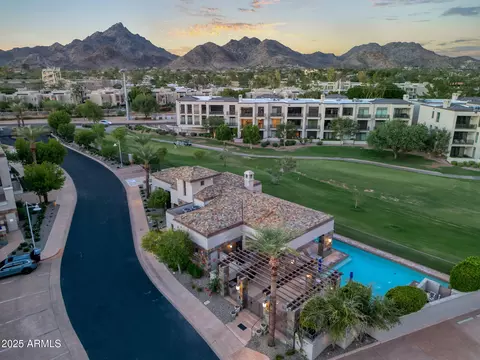 View/Area - 2 Biltmore Est #106, Phoenix, AZ 85016 photo 3 of 9