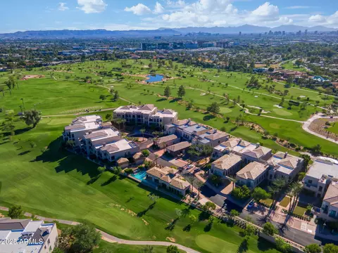 View/Area - 2 Biltmore Est #106, Phoenix, AZ 85016 photo 6 of 9