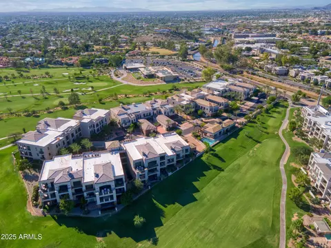 View/Area - 2 Biltmore Est #106, Phoenix, AZ 85016 photo 7 of 9