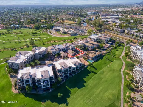 View/Area - 2 Biltmore Est #106, Phoenix, AZ 85016 photo 8 of 9
