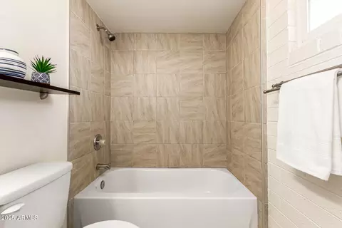 Bath - 6030 N 32nd Ave, Phoenix, AZ 85017 photo 2 of 3