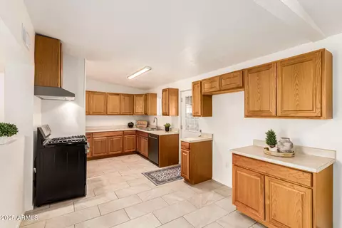 Kitchen - 6030 N 32nd Ave, Phoenix, AZ 85017 photo 1 of 5