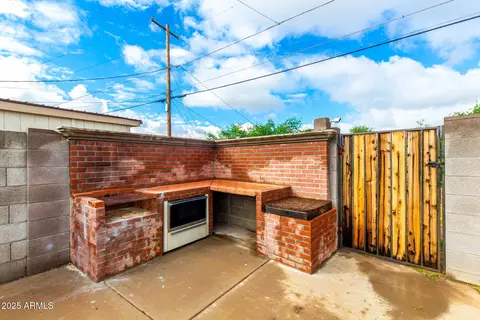 Exterior - 6030 N 32nd Ave, Phoenix, AZ 85017 photo 5 of 6