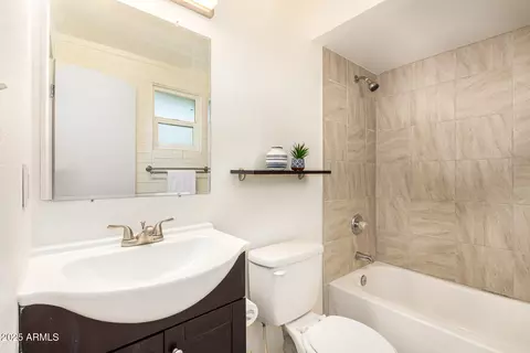 Bath - 6030 N 32nd Ave, Phoenix, AZ 85017 photo 1 of 3