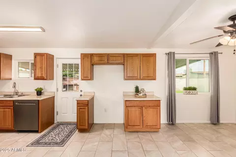 Kitchen - 6030 N 32nd Ave, Phoenix, AZ 85017 photo 5 of 5