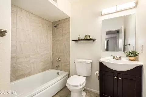 Bath - 6030 N 32nd Ave, Phoenix, AZ 85017 photo 3 of 3