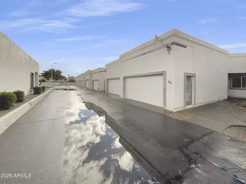 9044 N 47th Ct, Glendale, AZ 85302
